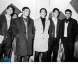 سید احمد خمینی در دوران جوانی (نفر دوم از سمت چپ) | سال های دهه چهل شمسی
