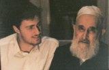 سید حسن خمینی در کنار پدربزرگش، آیت الله سلطانی طباطبایی